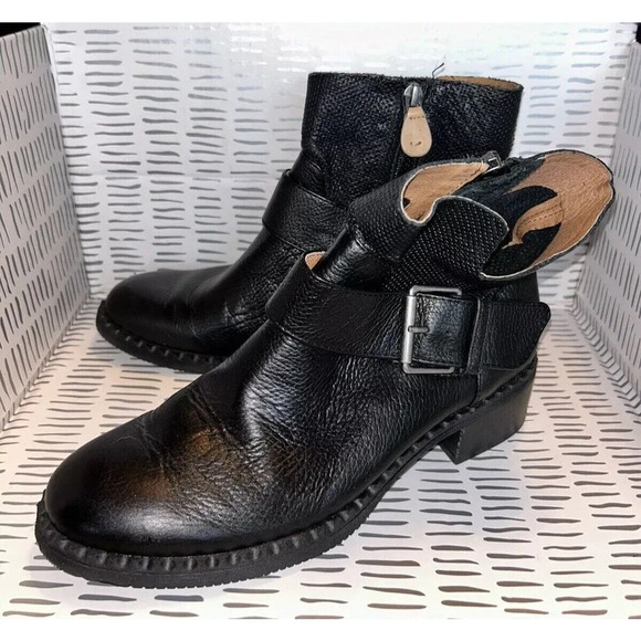Gentle Souls by Kenneth Cole Binta Slit Moto 2 Bootie Boot Sz 8.5M Black Women’s - Picture 1 of 7